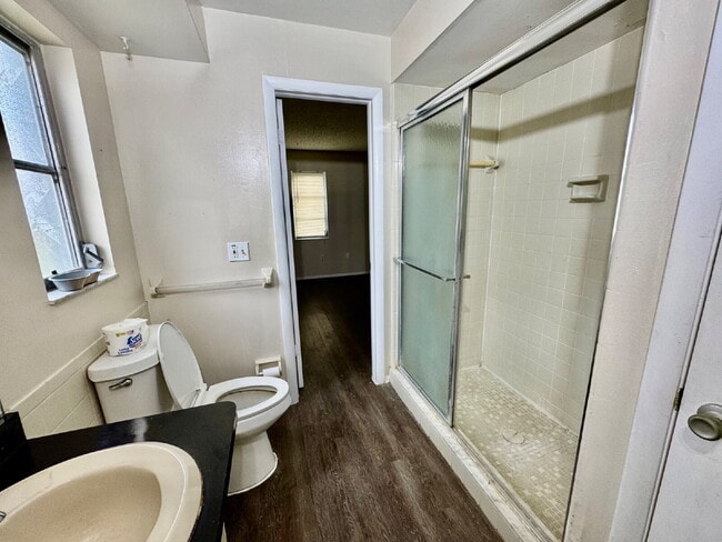 Building Photo - "Charming 2-Bed, 2-Bath Retreat in Palm Ha...