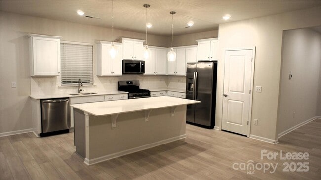 Building Photo - 107 Pampas Pl