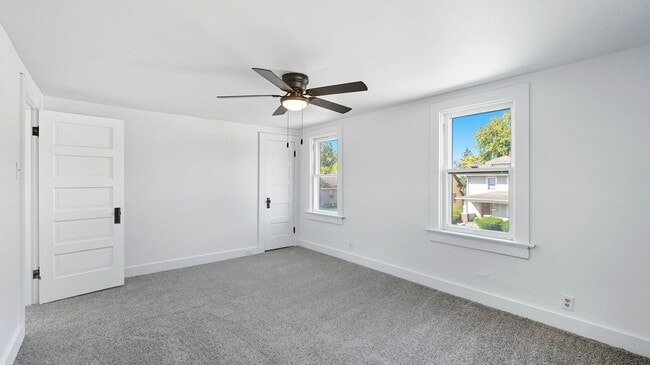 Building Photo - NEW LISTING! 2 Bedroom home!