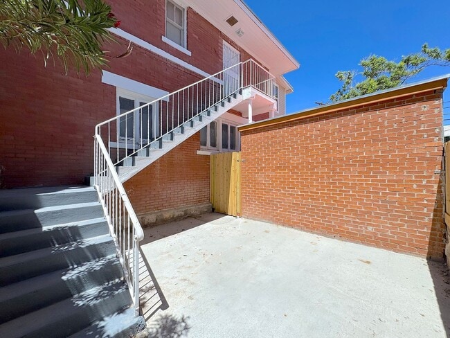 Building Photo - *All Utilities Included* Manhattan Heights 1 bed 1 bath unit with Refrig A/C and Gorgeous views!