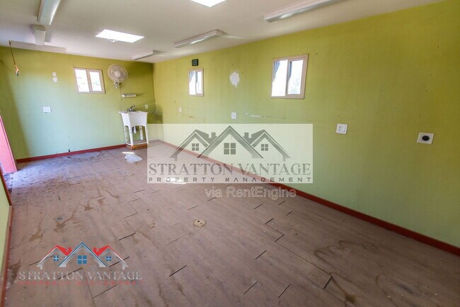 Building Photo - 39614 N 7th St