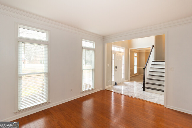 Building Photo - 155 Glenwood Ln