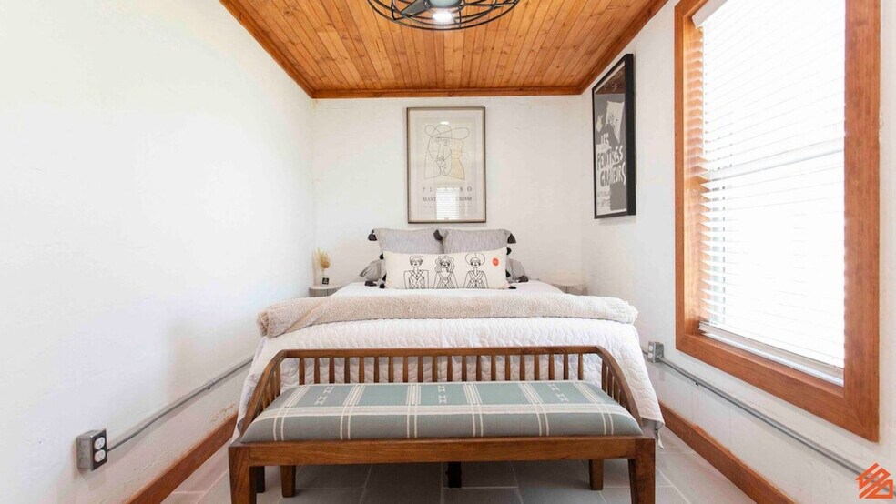 Building Photo - 227 S Hudson St