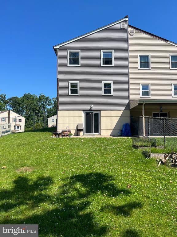 Building Photo - 2340 Ebury Ct