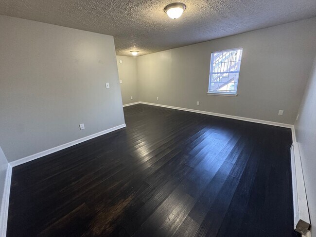 Building Photo - River Valley Apartments
