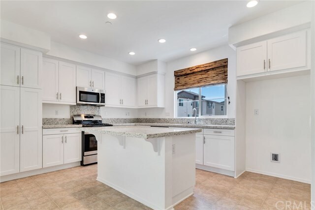 Building Photo - 677 Savi Dr