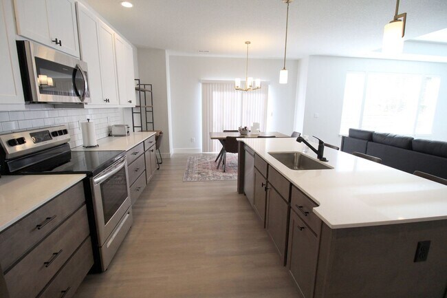 Building Photo - 2655 S Muirfield Pl