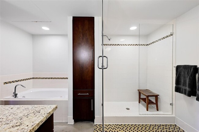 Building Photo - 800 Brazos St