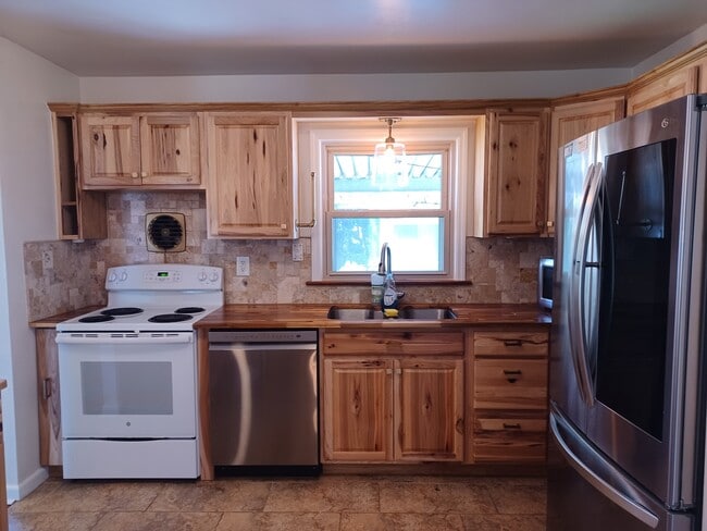 Building Photo - 8074 Driftwood Dr