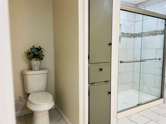 Building Photo - 1847 N Allen Ln