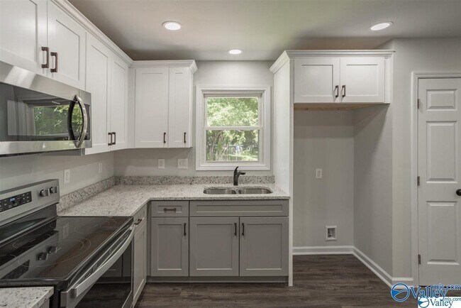 Building Photo - 3508 Lois Ln NW