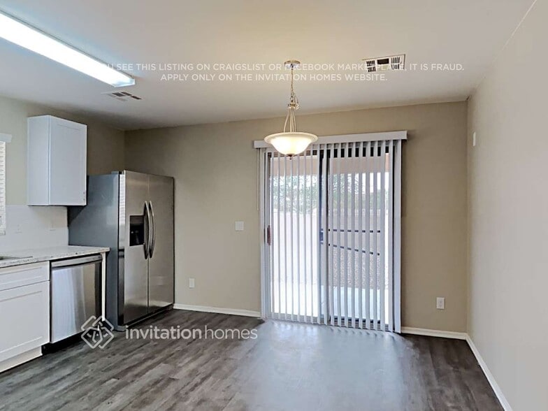 Building Photo - 927 S 239th Ln