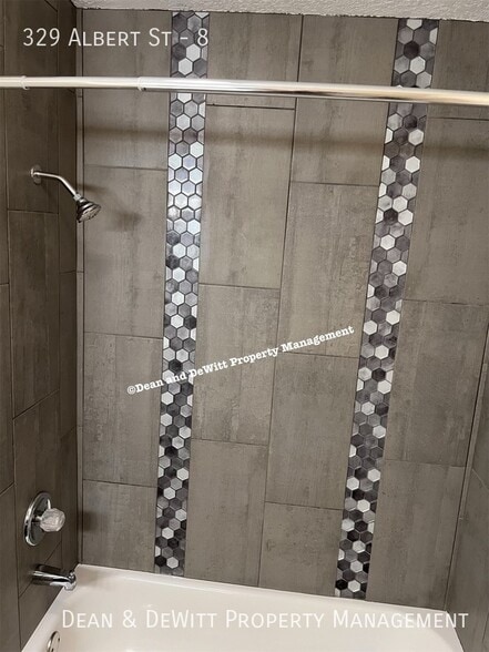 Building Photo - 2 Bed/1 Bath - Unit 8