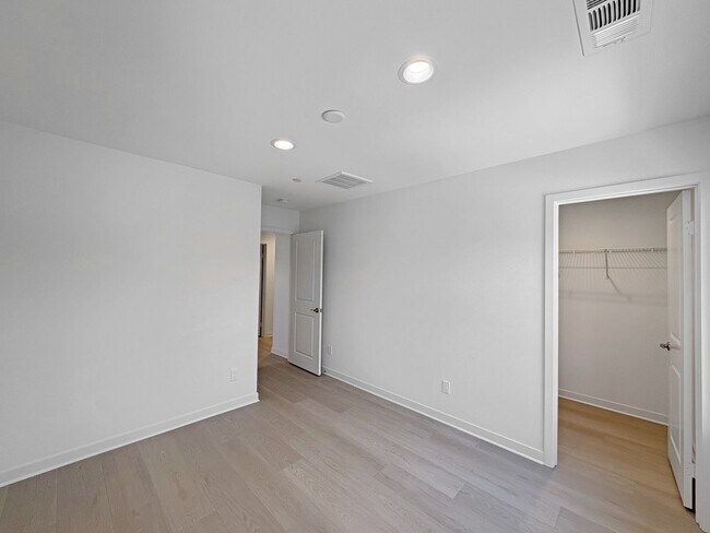Building Photo - Stunning 4B/2.5BA New Build Home in Oceans...