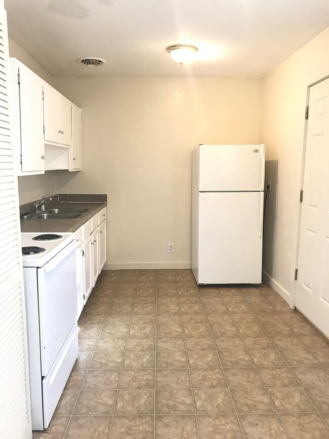 Building Photo - 3424 SW Brendan Ave