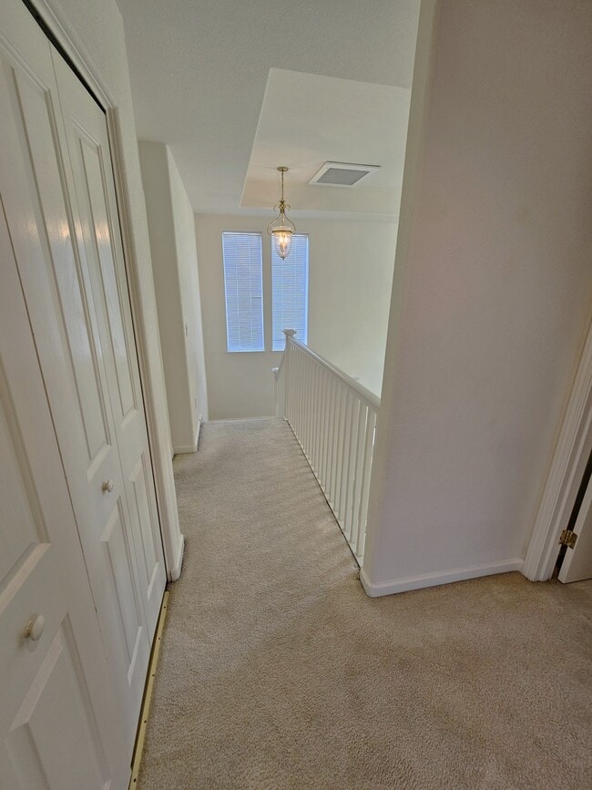 Building Photo - 397 Raven Way