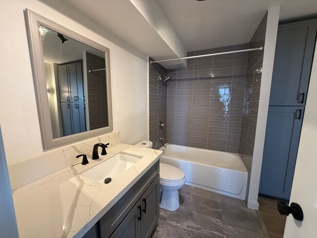 Building Photo - OCEAN View Unfurnished 1 bed/1 bath in Puu...