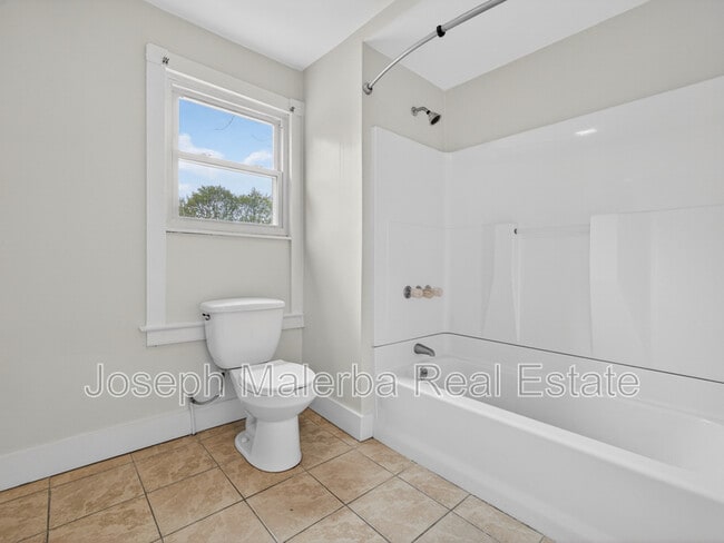 Building Photo - 483 Boswell Ave