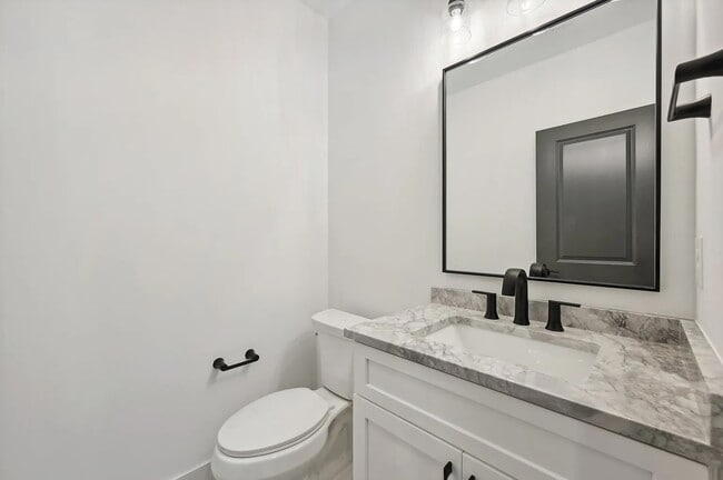 Building Photo - 526 Riverfront Ln