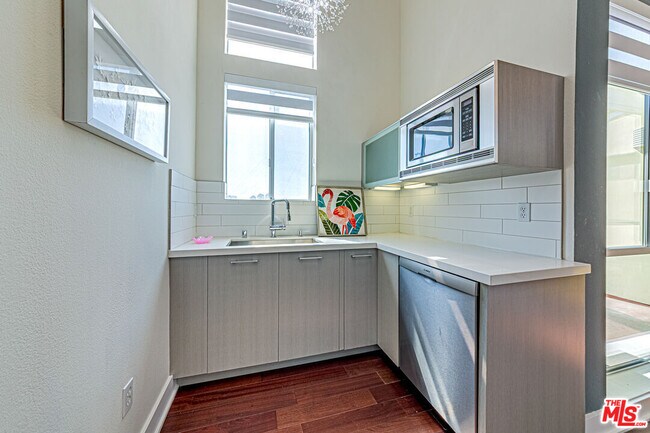 Building Photo - 600 Ridgeley Dr