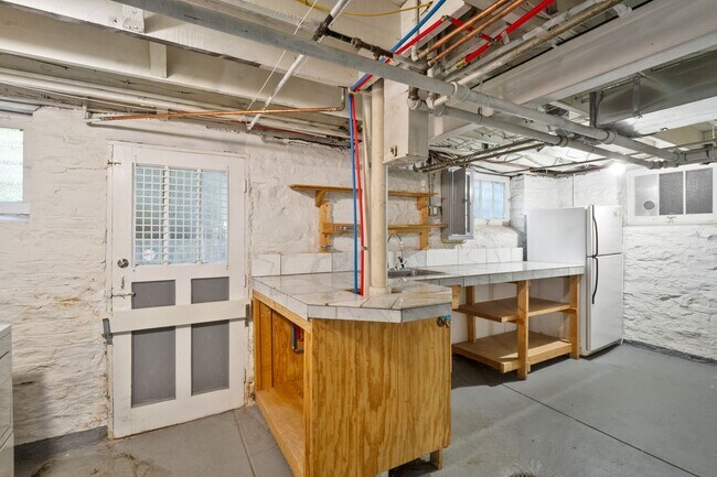 Building Photo - Home on the Range