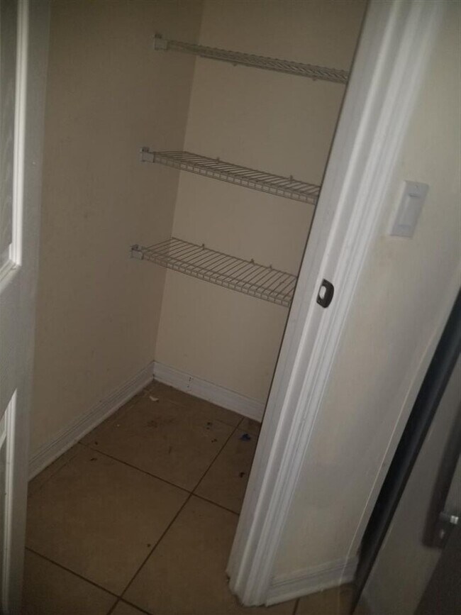 Building Photo - Move in Ready Home in Great Location