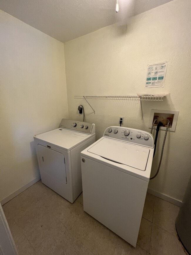 Building Photo - 570 Dewey Rd