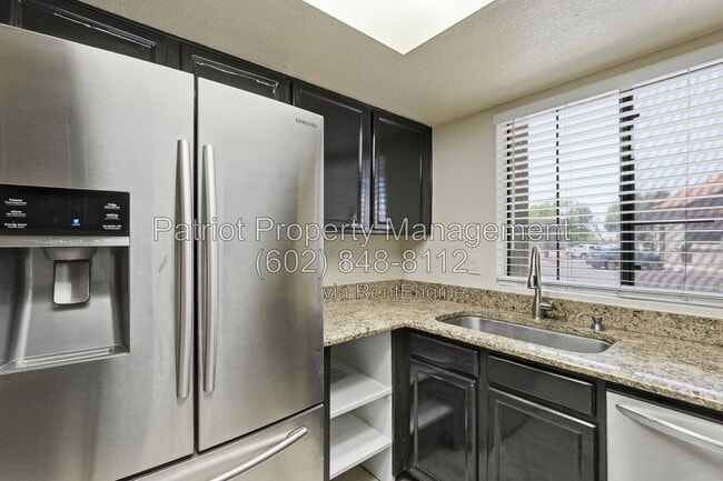 Building Photo - 839 S Westwood