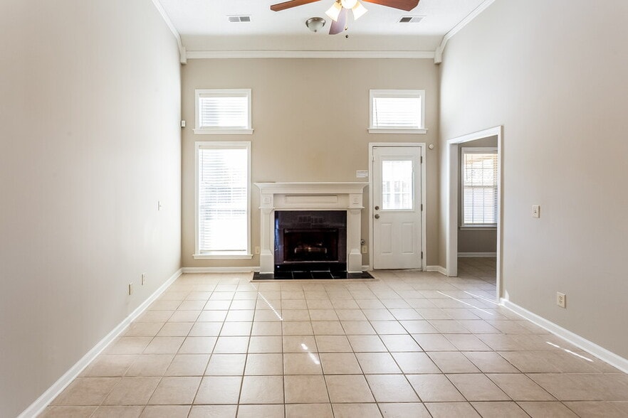 Building Photo - 13073 Braybourne Pkwy