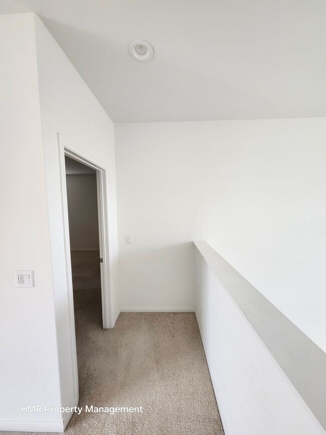 Building Photo - Beautiful two story 5 bedroom in ontario R...