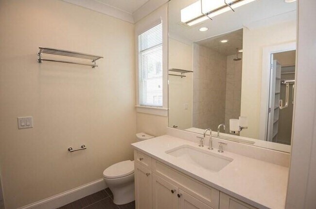 Building Photo - 37 Waverly Way NE