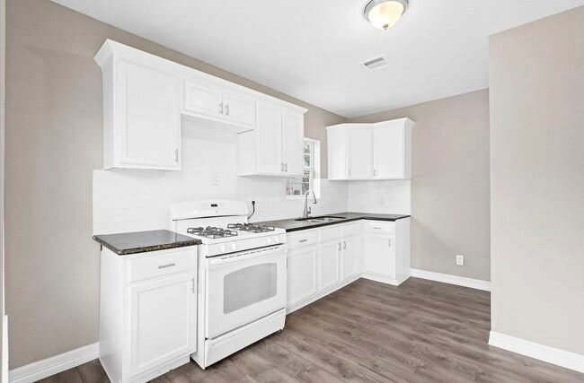 Building Photo - 5244 Leeland St