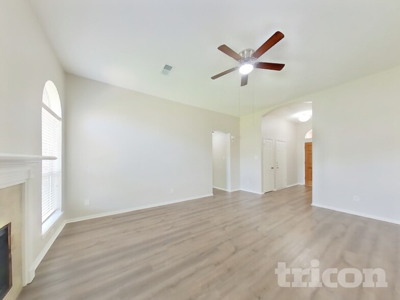 Building Photo - 814 Robins Way