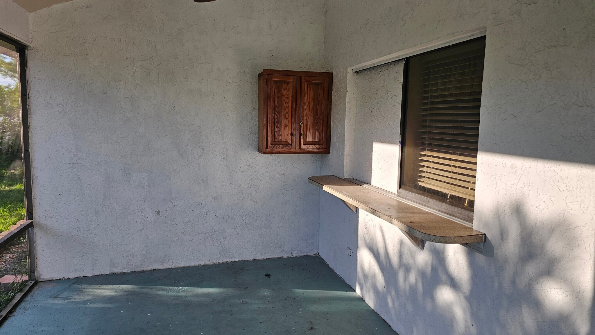 Lanai - 1124 SE 6th Ave