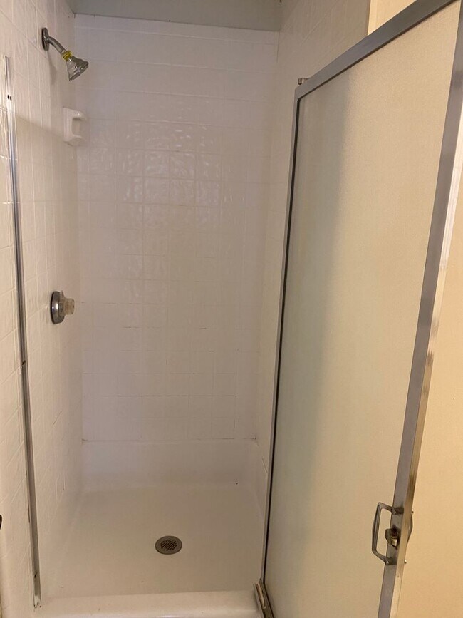 Building Photo - K242 - Croix #219