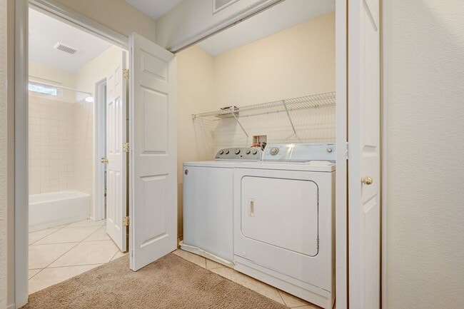 Building Photo - *MOUNTAINS EDGE 3 BED 2.5 BATH * COMMUNITY POOL, FITNESS CENTER, AND SPA *