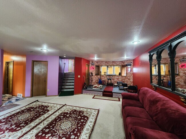 Building Photo - 5bd 3ba Available in Eastern Sioux falls