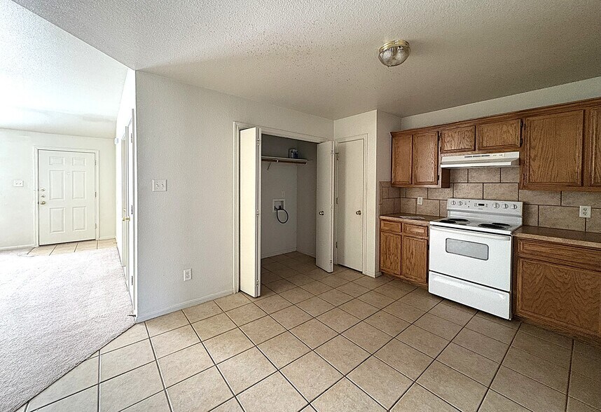 Building Photo - 509 Primrose Dr
