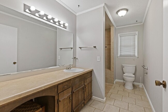 Building Photo - 3518 Lee Ave