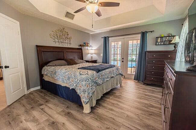 Building Photo - 1193 SW Live Oak Cove