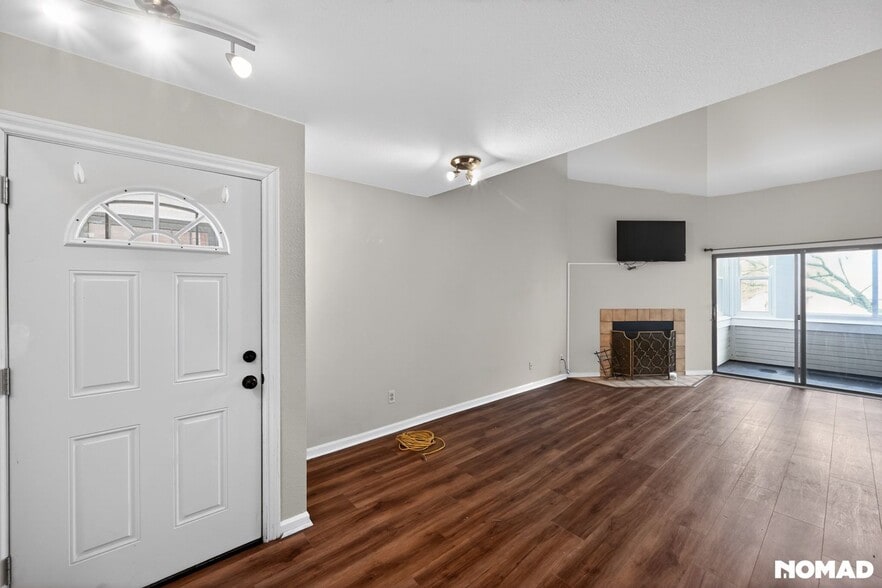 Building Photo - 11123 E Alameda Ave