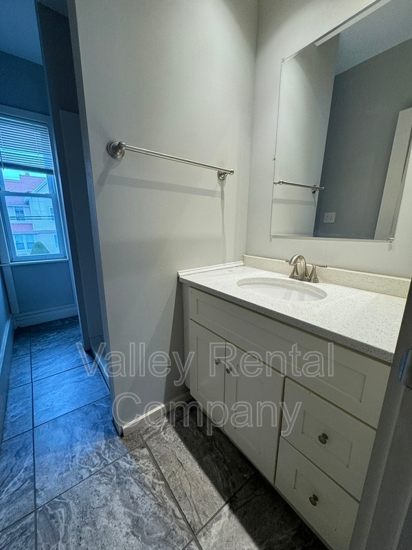 Building Photo - 86 Bridge St