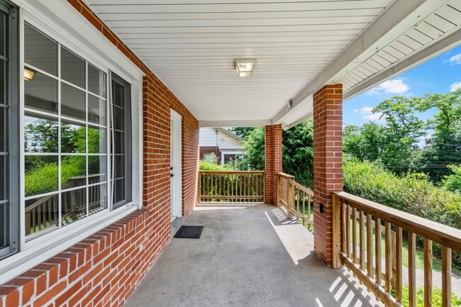 Building Photo - READY FOR MOVE IN! Don't miss this fully renovated 3-bedroom in Penn Hills!