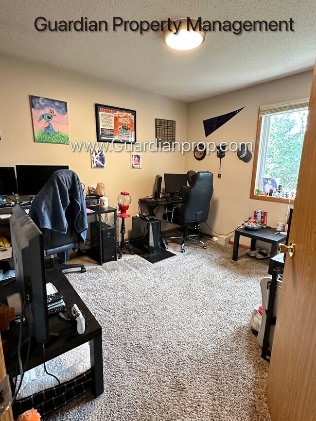 Building Photo - 16505 Timber Crest Dr SE