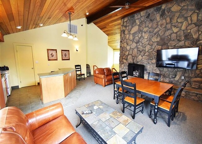 Building Photo - Winter Seasonal Rental- Lake Cliffe 201B