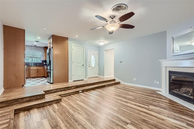 Building Photo - 8014 Vinewood Ln