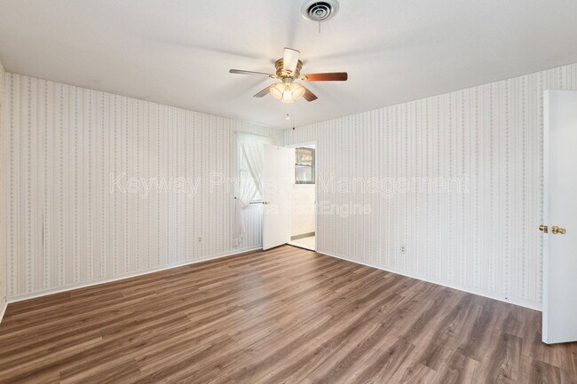 Building Photo - 4537 Shawnee Dr