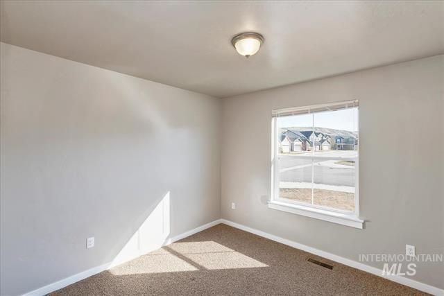 Building Photo - Hole In One Place