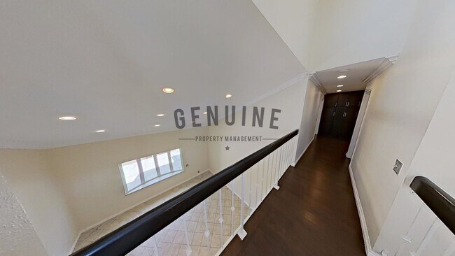 Building Photo - Spacious and Nicely Updated House With Gre...