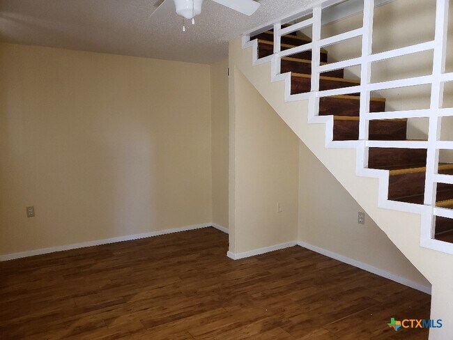 Building Photo - 1706 N Interstate 35